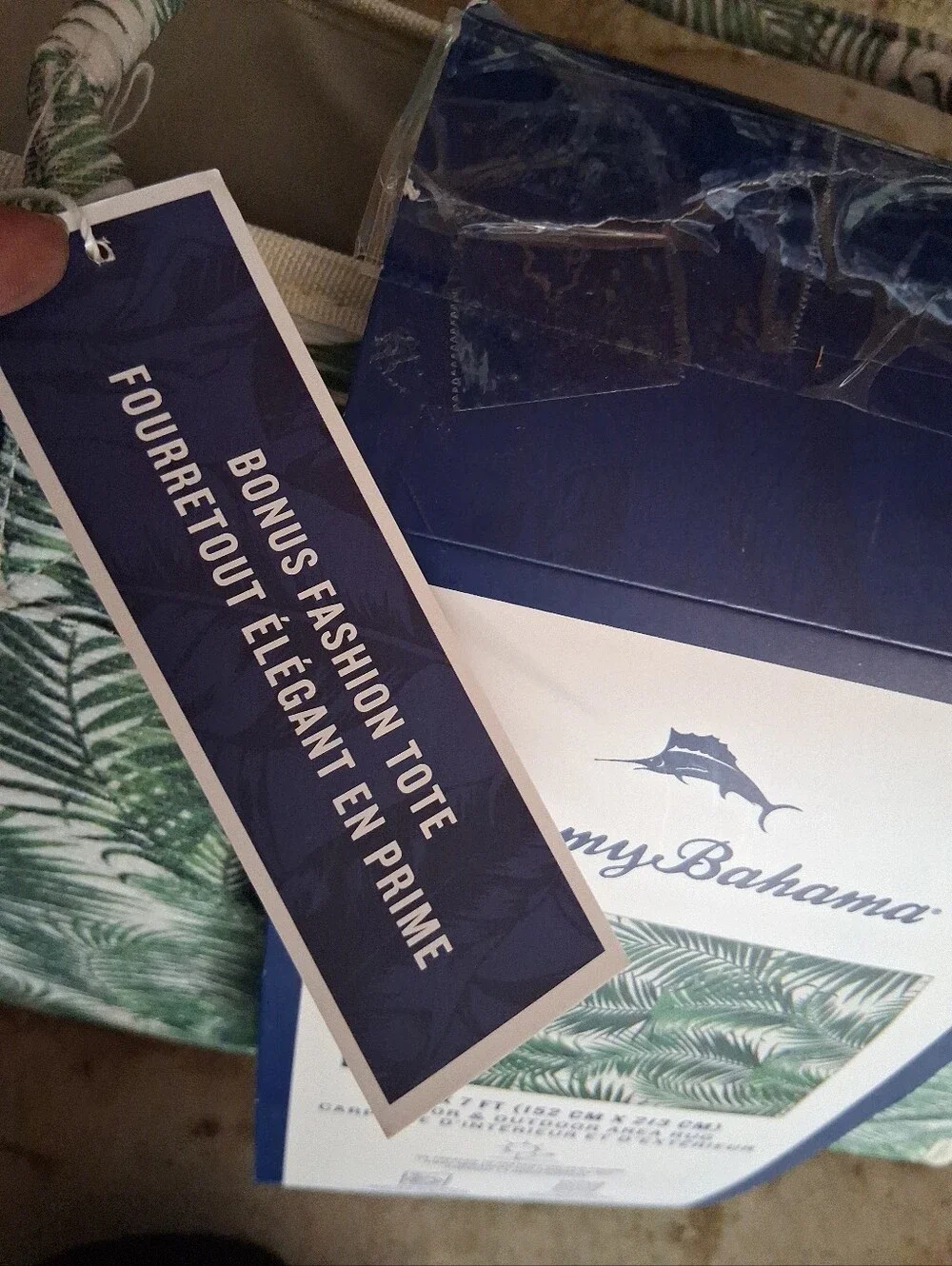 Tommy Bahama 5 FtX 7 Ft Indoor & Outdoor Area Rug With Bonus Fashion Tote NWT